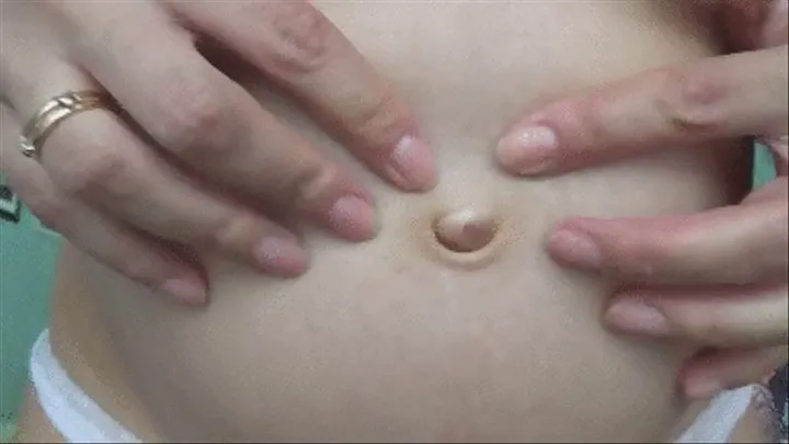 BULGY BELLY BUTTON (ec)