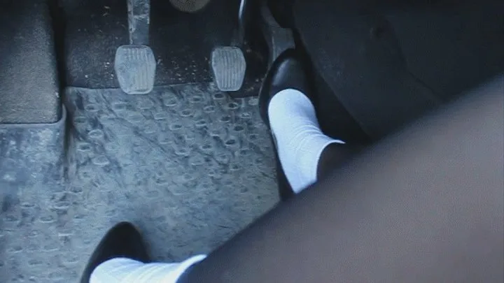 PEDAL PUMPING IN WHITE SOCKS