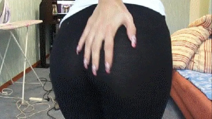 ASS IN LEGGINGS