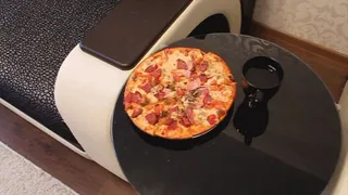 EATING A WHOLE PIZZA (food)