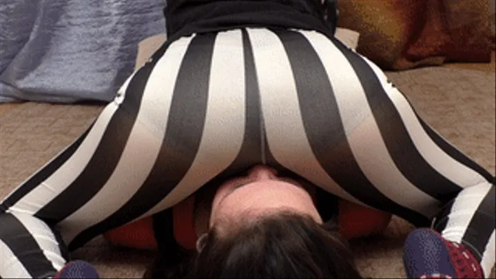 Bitch in striped pantyhose puts ass on girlfriends' face, lec280h