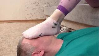 Sexy chick massages man's face with feet, vf2047h