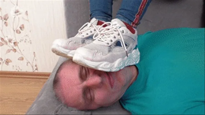 Smart cutie satisfies boyfriend`s foot fetishes with sneakers, vf2421h