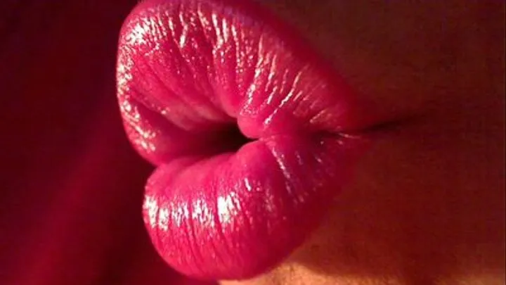HD Luscious Lips~Fish Kisses