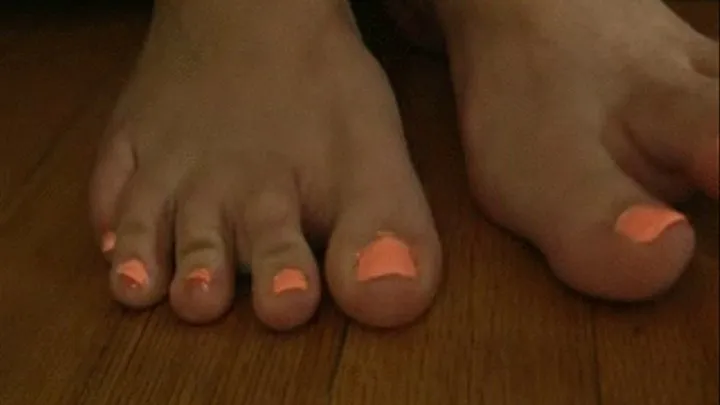 CLose up TOENAIL FETISH