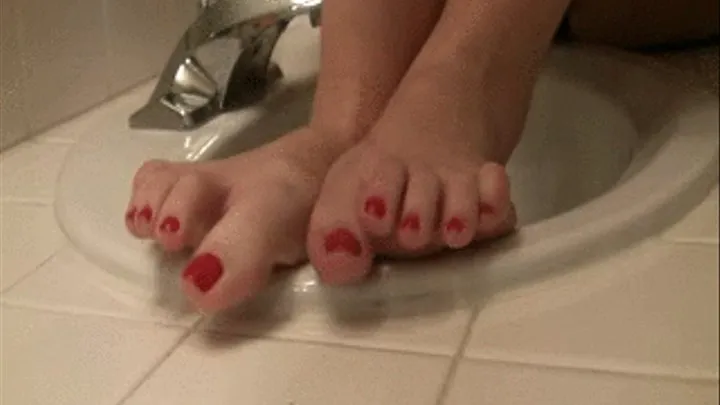 Spread toes Pressing ToeNail Polish