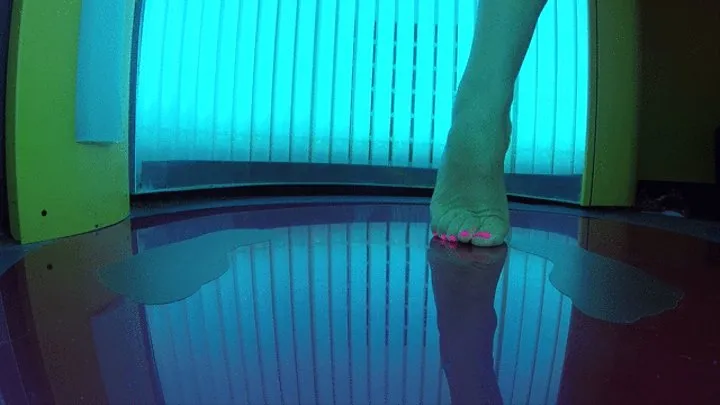 Tip toe in the tanning bed high arch FOOT FETISH