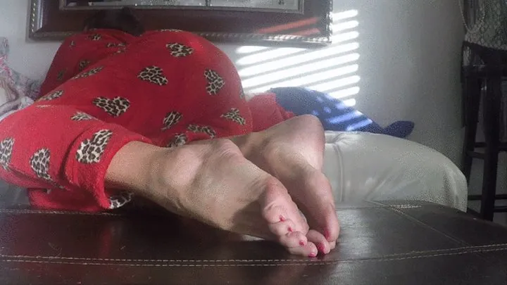 Toe rubbing, wiggling and spreading TOE FETISH