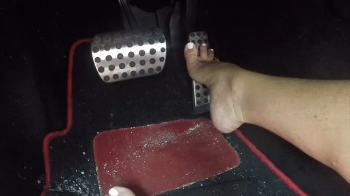 Bare toes pumping and scrunching PEDAL PUMPING