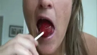 HOw many licks does it take to get to the center of a totsi pop?