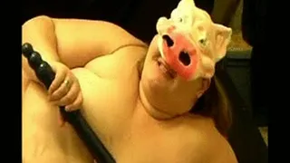 2 submissive BBW Piggys share a double headed dildo.