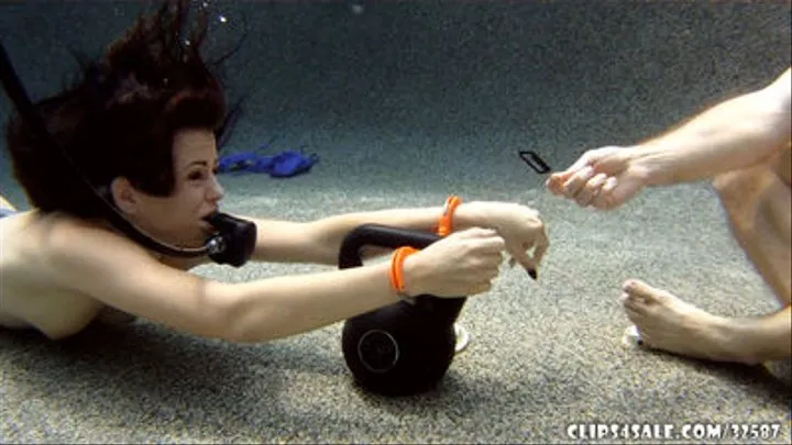 Brooklyn Daniels in Underwater Challenge - Key Violation