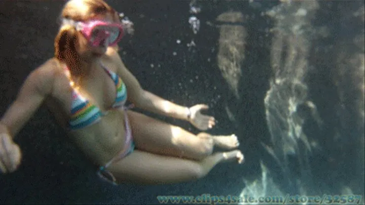 Wenona in Underwater Playing