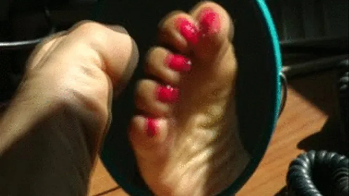 Toewiggling left foot in the little mirror