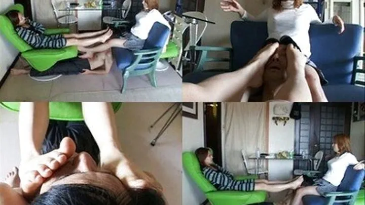 Ladies alternately rest their feet on their human foot stool - Part 1 ( - AVI Format)