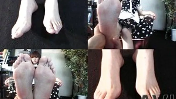 Lovely feet are displayed as requested by man - Full version (Faster Download - ))