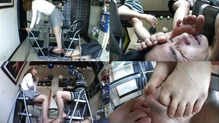 Two dominas unite in beating man using their feet - Full version ( - AVI Format)