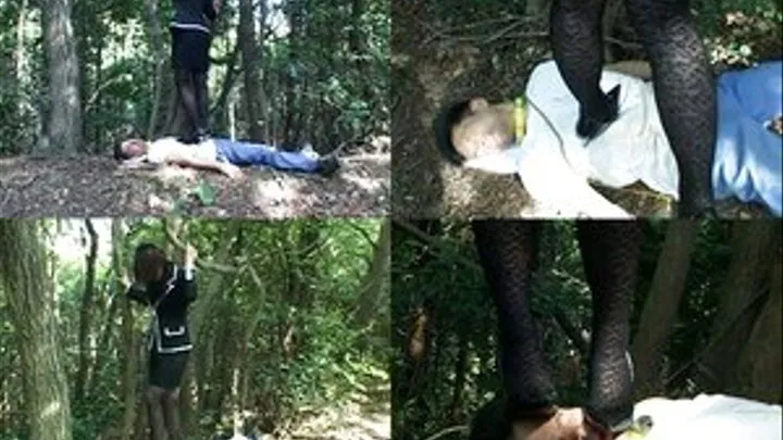 Man got his body trampled while in the woods - Full version - AVI Format