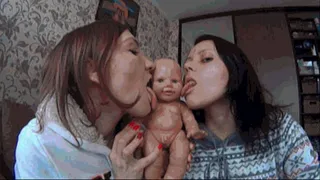 2 SEXY LADYS LICKING FACE OF DOLL 2