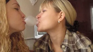 BIG BUBLES KISSING 2