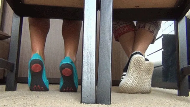 footsie under the chair sm (S)