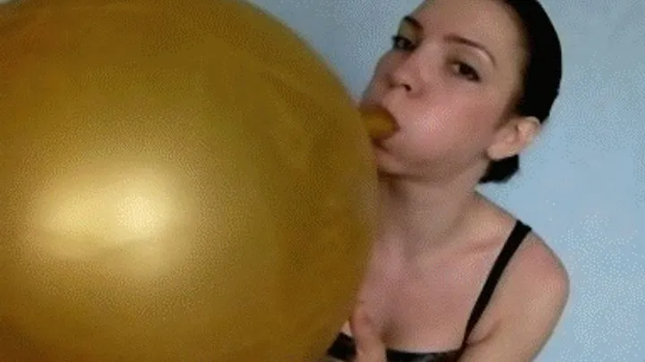 INFATE HUGE BALLOON AND SLAPPING ASS IN SPANDEX LEGGINGS