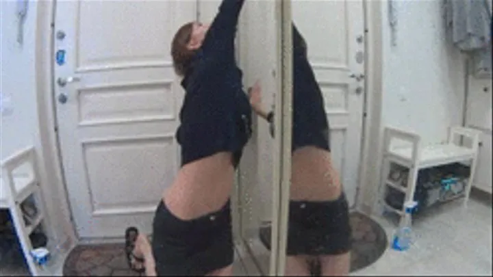 Clean the mirror and belly stretching