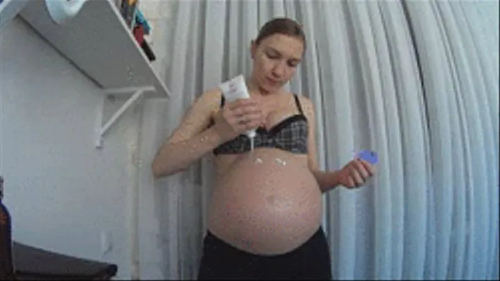 SPREAD LOTION ON PREGNANT BELLY (33 weeks) (BB)