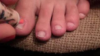 Attraction of pink toenail polishing