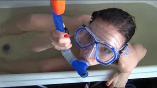 CRAZY DIVER MASTURBATE UNDERWATER (s)