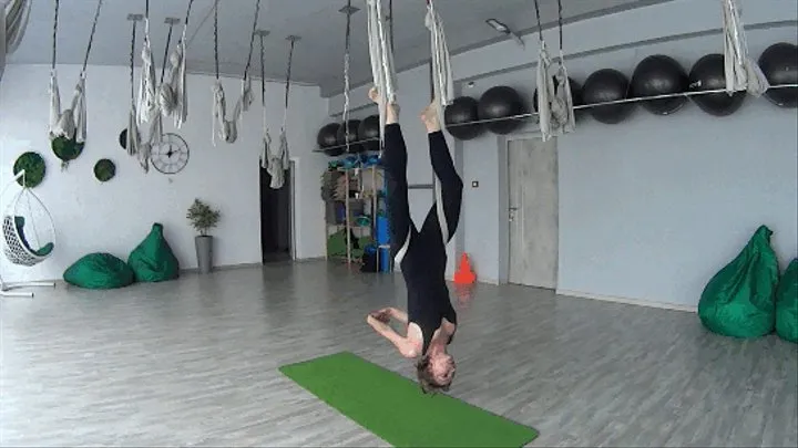 Stretching upside down (Y)