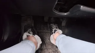 Automatic car driving in winter sneakers S