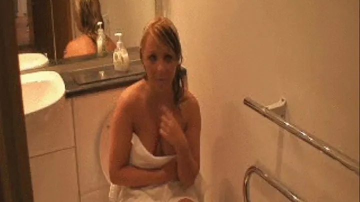 BECKY - Shared Bathroom ** **