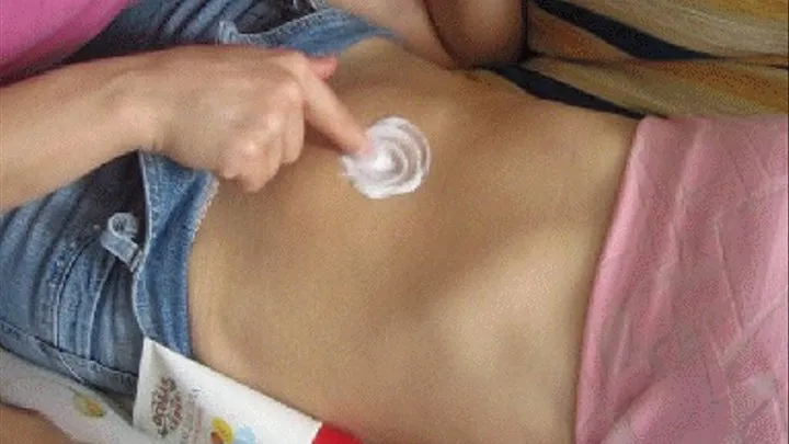 BELLY BUTTON WITH LOTION