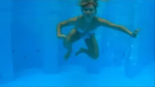 SWIMMING AND MASTURBATION UNDERWATER IN PUBLIC SWIMMING POOL (underwater camera )
