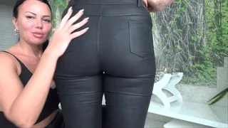 2 sexy butts in leather pants A