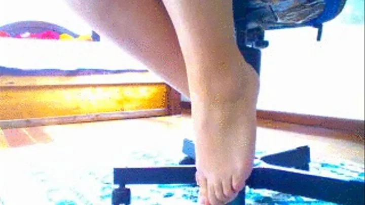 PRINCESS BARBIE compares her lovely TOES to your LIL TOOTHPICK DICK?! Which you think it's bigger?! lol EASY answer uh?!