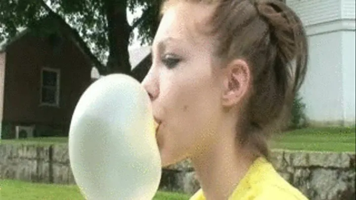 Lyzaa- GIANT Bubbles Snap & Blow