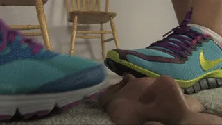 Face in the floor special - 15 Min - Under two brats sneakers - PHONE