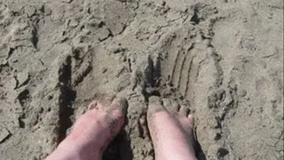 Crinkling my barefeet and toes in sand
