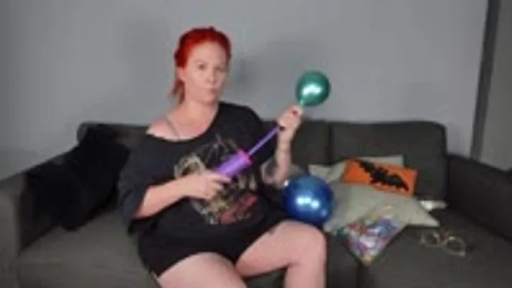 Blowing up 4 Metallic Balloons with Pump and Playing with Them!