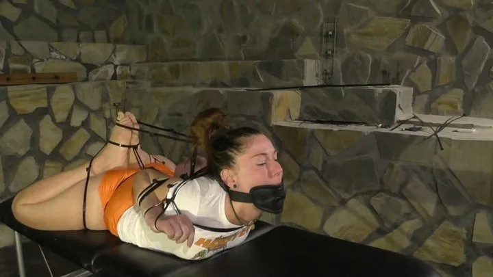 The Spain Files - Hooters Girl Scorpion Zip Tie Challenge for Any Twist - Full Clip