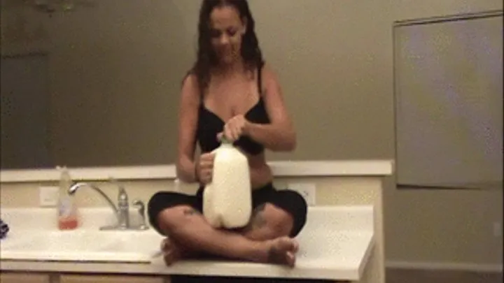 JASMINE DOES THE GALLON OF MILK CHALLENGE!!!