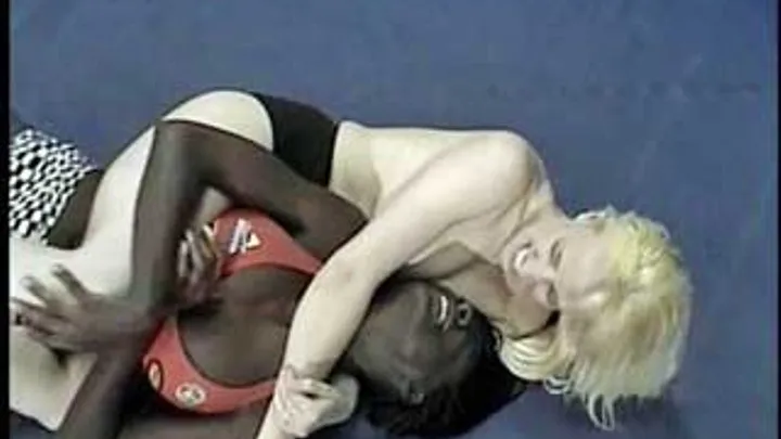 Black Bitch Lee vs Ass Smothering Shannon Black Women Fights White Girl Racial Pride On The Line Part 01