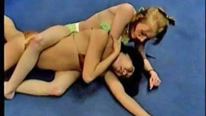 Kyla vs Little Sexy Blonde Loran: In Ring Catfight Part 01