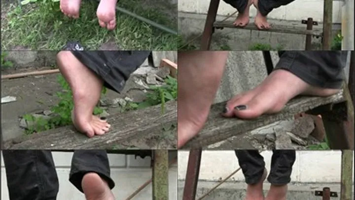 Street barefoot 2