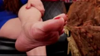 Mistress Jewell's Stinky Feet Cock Tease