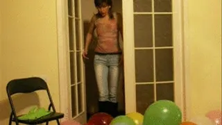 Jeansgirl Alina pops Balloons