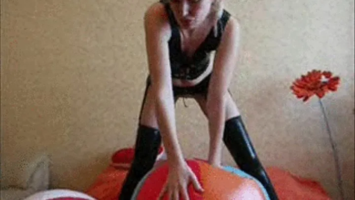 Alina, beachball riding in Latex - Stockings