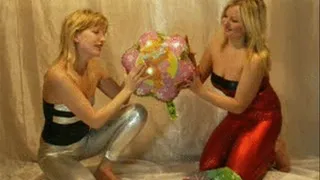 2 blondes poping foil-balloons